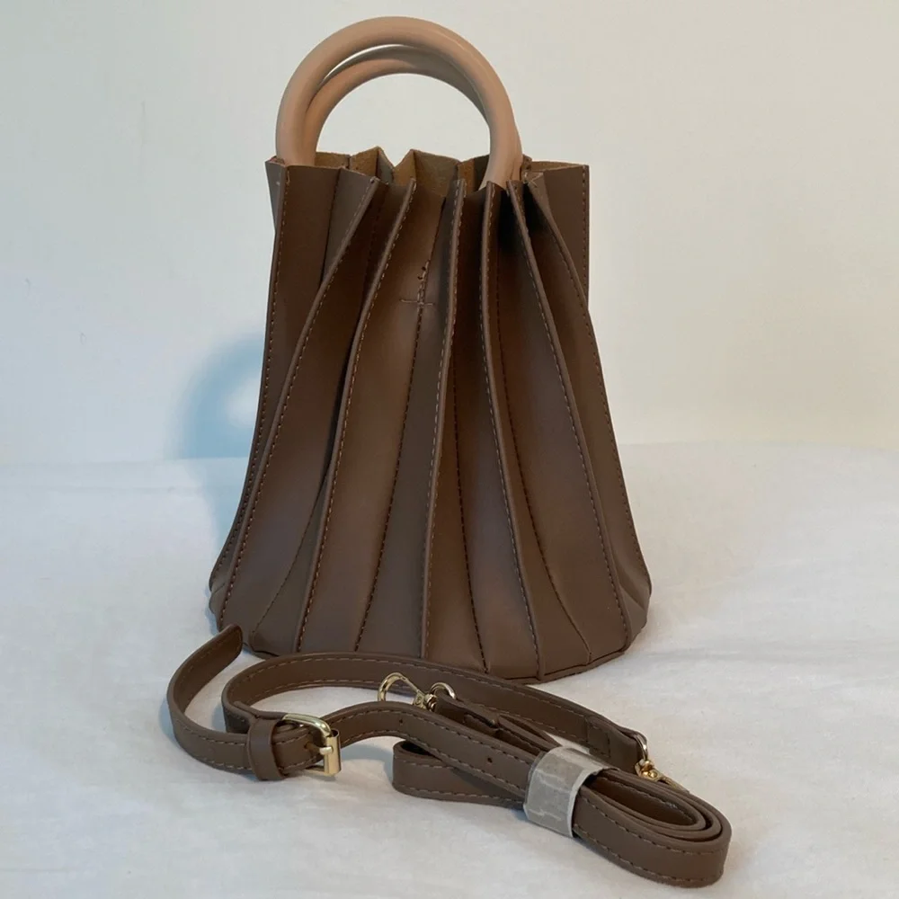Pleated Vegan slingbag wooden round handles crossbody brown NWOT - Picture 1 of 12